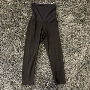 Motherhood Maternity Size S Black Capri Leggings
